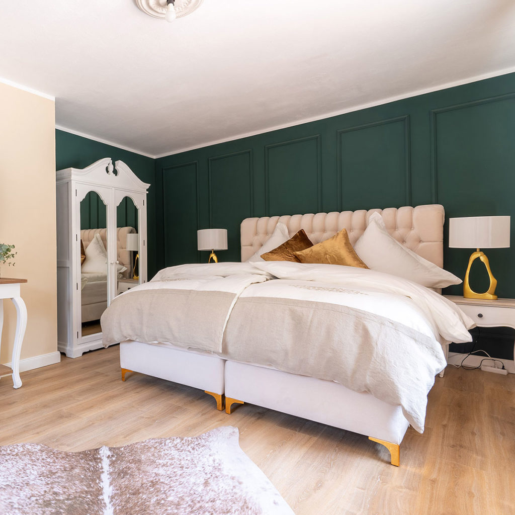 Zeitreise - Hotelzimmer - Waldblick